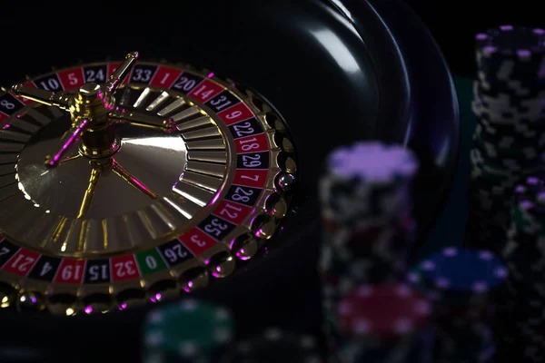 Aviator interface on iOS Safari and Android app showing unified multiplier counter and cash-out button layout